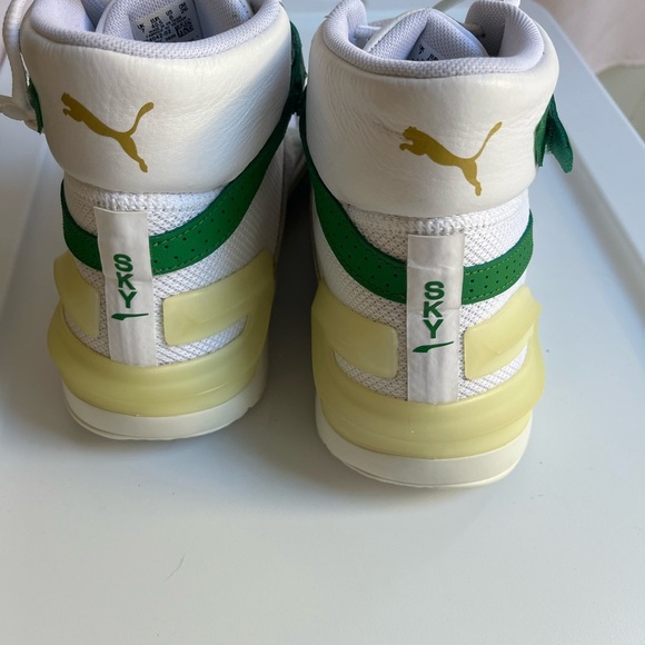 Puma White and Green Athletic Shoes with Retro Design - Picture 1 of 12